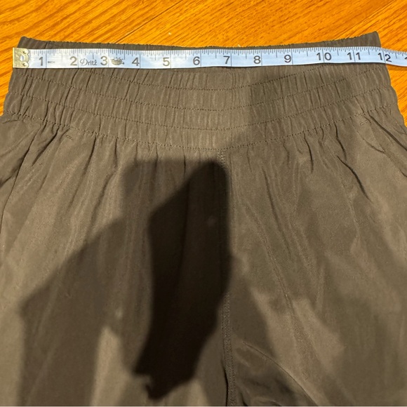 Vuori Villa Wideleg Stretch Relaxed Fit Pants black x-small short - Picture 8 of 9